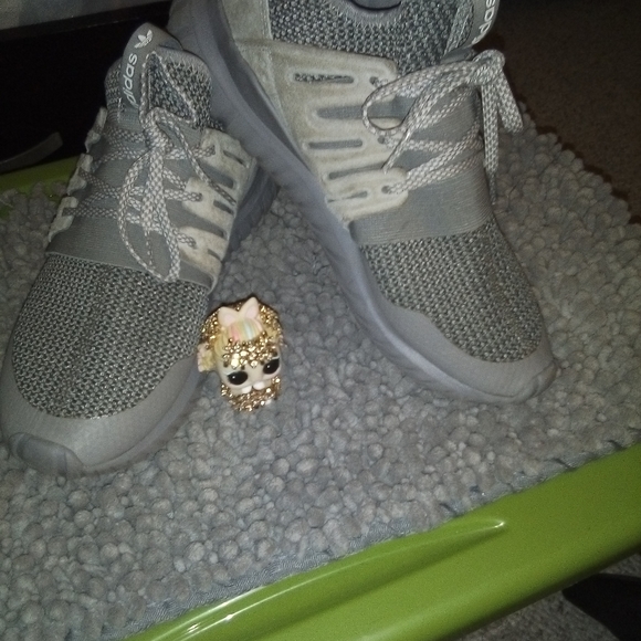 Women's shoes - Picture 1 of 3